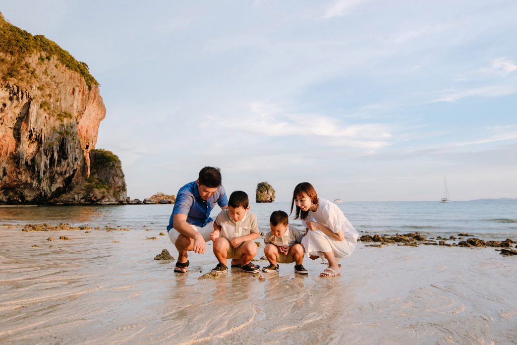 Family photo shoot, Family photographer, family photographer at Railay Krabi, honeymoon, Krabi family photographer, Krabi honeymoon photographer, Krabi photographer, Krabi photography, Krabi vacation photographer, Krabi wedding photographer, railay beach, Railay family photographer, Railay photographer, Railaybeach, ช่างภาพถ่ายภาพครอบครัว Rayavadee, ช่างภาพถ่ายภาพครอบครัว รายาวดี, ช่างภาพไร่เลย์, หาช่างภาพถ่ายภาพครอบครัวริมทะเล กระบี่, หาช่างภาพถ่ายภาพที่ Rayavdee, หาช่างภาพถ่ายภาพที่รายาวดี ไร่เลย์, หาช่างภาพถ่ายภาพที่ไร่เลย์, หาช่างภาพถ่ายรูปครอบครัวริมชายหาด ในกระบี่, Railay photographer, Railay photography, Rayavadee photographer, Rayavadee photography