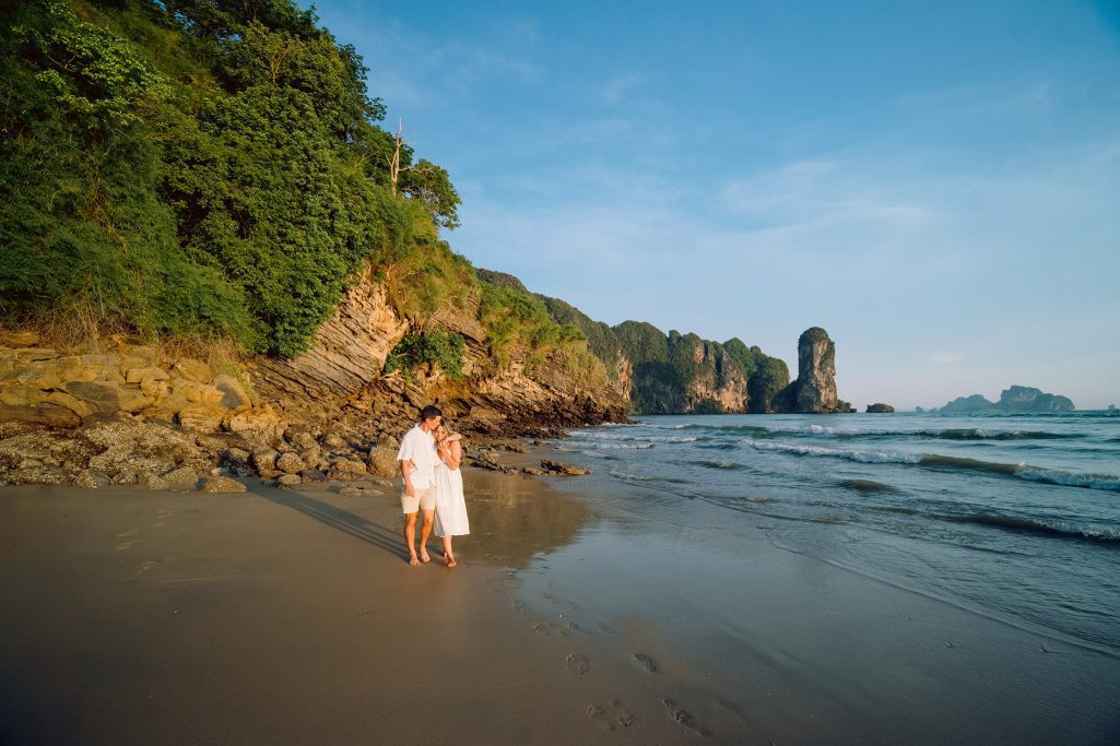 Krabi photographer, Krabi photography, Krabi honeymoon photography, honeymoon, couple, Aonang Monkey trail, Ao Nang, Engagement, Photo shoot at Ao Nang beach