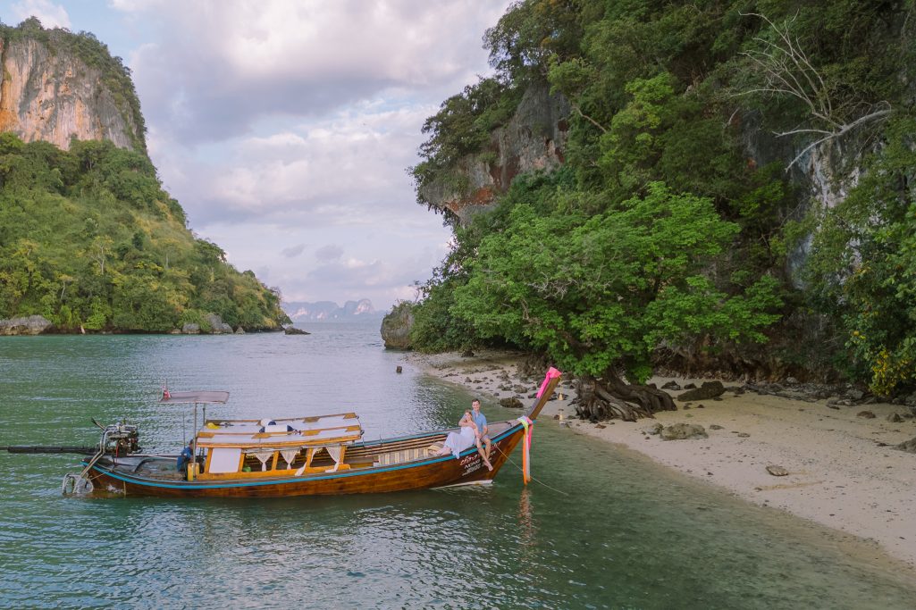 Hong Island, Krabi honeymoon photographer, Krabi honeymoon photography, Krabi Longtail boat, Krabi Longtail boat photographer, Krabi Long tail boat photography, Krabi longtail boat, Krabi Longtail boat photographer, Krabi Longtail boat photography, Krabi Thailand, island trip, Honeymoon