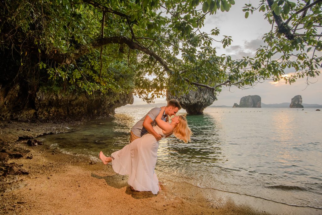 Hong Island, Krabi honeymoon photographer, Krabi honeymoon photography, Krabi Longtail boat, Krabi Longtail boat photographer, Krabi Long tail boat photography, Krabi longtail boat, Krabi Longtail boat photographer, Krabi Longtail boat photography, Krabi Thailand, island trip, Honeymoon