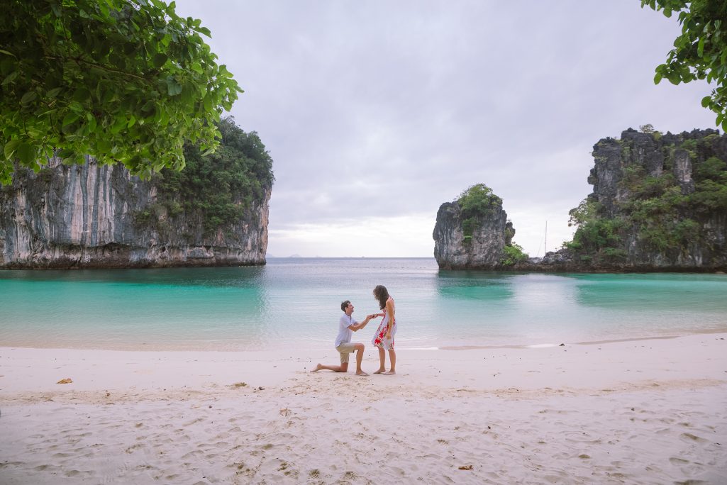 Hong Island, Krabi honeymoon photographer, Krabi honeymoon photography, Krabi Longtail boat, Krabi Longtail boat photographer, Krabi Long tail boat photography, Krabi longtail boat, Krabi Longtail boat photographer, Krabi Longtail boat photography, Krabi Thailand, island trip, Honeymoon, Surprise proposal, Surprise proposal photographer