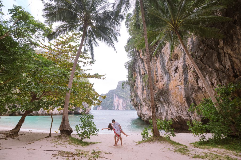 Hong Island, Krabi honeymoon photographer, Krabi honeymoon photography, Krabi Longtail boat, Krabi Longtail boat photographer, Krabi Long tail boat photography, Krabi longtail boat, Krabi Longtail boat photographer, Krabi Longtail boat photography, Krabi Thailand, island trip, Honeymoon, Surprise proposal, Surprise proposal photographer