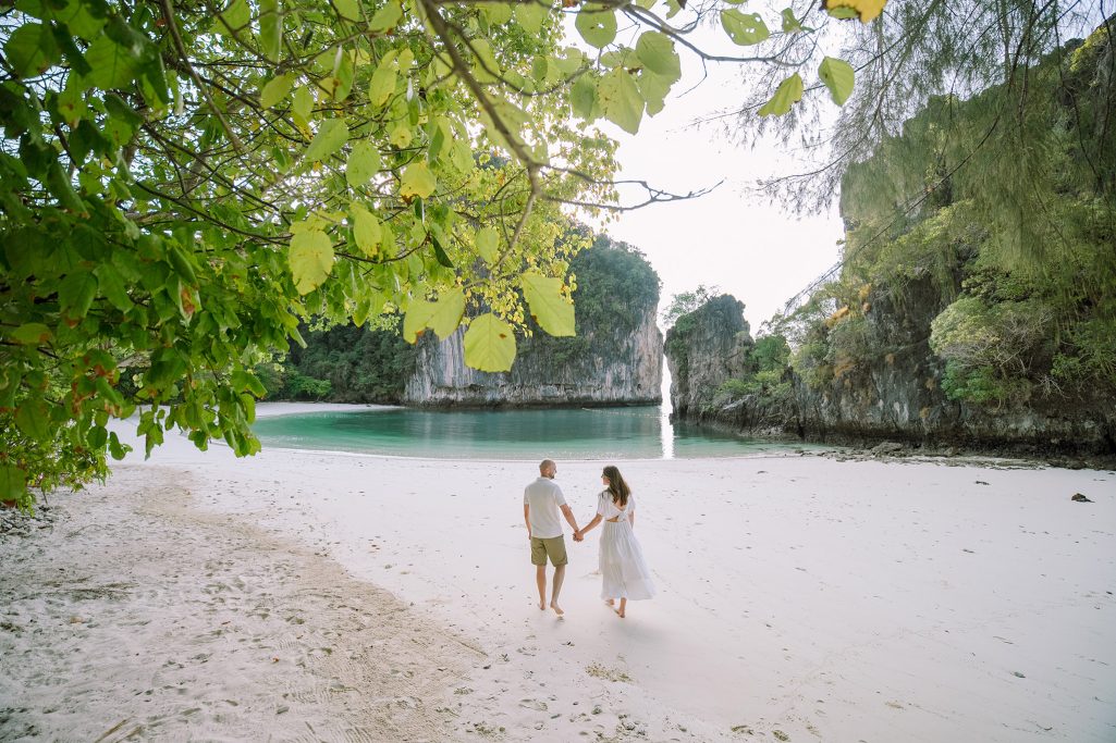 Hong Island, Krabi honeymoon photographer, Krabi honeymoon photography, Krabi Longtail boat, Krabi Longtail boat photographer, Krabi Long tail boat photography, Krabi longtail boat, Krabi Longtail boat photographer, Krabi Longtail boat photography, Krabi Thailand, island trip, Honeymoon