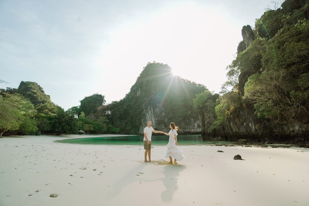 Hong Island, Krabi honeymoon photographer, Krabi honeymoon photography, Krabi Longtail boat, Krabi Longtail boat photographer, Krabi Long tail boat photography, Krabi longtail boat, Krabi Longtail boat photographer, Krabi Longtail boat photography, Krabi Thailand, island trip, Honeymoon