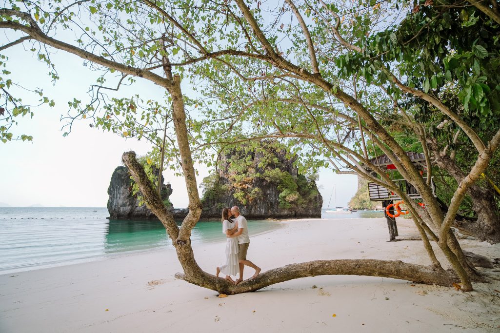 Hong Island, Krabi honeymoon photographer, Krabi honeymoon photography, Krabi Longtail boat, Krabi Longtail boat photographer, Krabi Long tail boat photography, Krabi longtail boat, Krabi Longtail boat photographer, Krabi Longtail boat photography, Krabi Thailand, island trip, Honeymoon