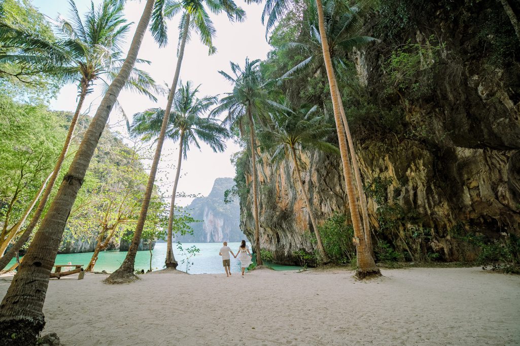 Hong Island, Krabi honeymoon photographer, Krabi honeymoon photography, Krabi Longtail boat, Krabi Longtail boat photographer, Krabi Long tail boat photography, Krabi longtail boat, Krabi Longtail boat photographer, Krabi Longtail boat photography, Krabi Thailand, island trip, Honeymoon