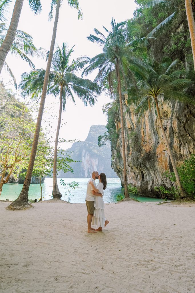 Hong Island, Krabi honeymoon photographer, Krabi honeymoon photography, Krabi Longtail boat, Krabi Longtail boat photographer, Krabi Long tail boat photography, Krabi longtail boat, Krabi Longtail boat photographer, Krabi Longtail boat photography, Krabi Thailand, island trip, Honeymoon