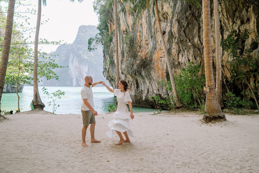 Hong Island, Krabi honeymoon photographer, Krabi honeymoon photography, Krabi Longtail boat, Krabi Longtail boat photographer, Krabi Long tail boat photography, Krabi longtail boat, Krabi Longtail boat photographer, Krabi Longtail boat photography, Krabi Thailand, island trip, Honeymoon