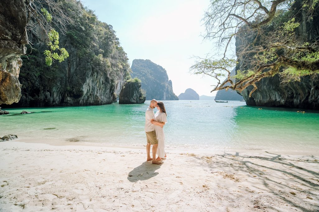 Hong Island, Krabi honeymoon photographer, Krabi honeymoon photography, Krabi Longtail boat, Krabi Longtail boat photographer, Krabi Long tail boat photography, Krabi longtail boat, Krabi Longtail boat photographer, Krabi Longtail boat photography, Krabi Thailand, island trip, Honeymoon