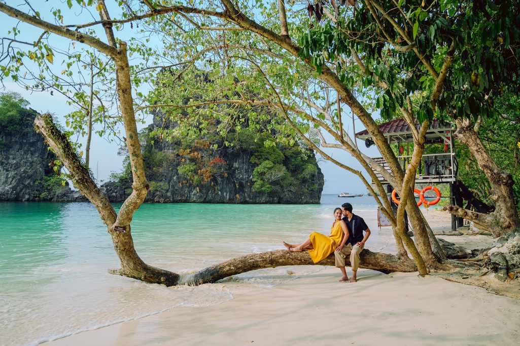 Hong Island, Krabi photographer, Krabi photography, Krabi Longtail boat, Krabi Longtail boat photographer, Krabi Long tail boat photography, Krabi longtail boat, Krabi Longtail boat photographer, Krabi Thailand, island trip, Krabi boat experience, Boat experience trip in Krabi, Krabi boat experience photography, Krabi Thailand, Honeymoon, Surprise proposal