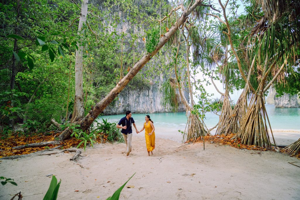 Hong Island, Krabi photographer, Krabi photography, Krabi Longtail boat, Krabi Longtail boat photographer, Krabi Long tail boat photography, Krabi longtail boat, Krabi Longtail boat photographer, Krabi Thailand, island trip, Krabi boat experience, Boat experience trip in Krabi, Krabi boat experience photography, Krabi Thailand, Honeymoon, Surprise proposal