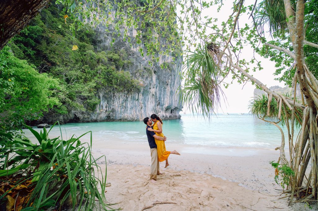 Hong Island, Krabi photographer, Krabi photography, Krabi Longtail boat, Krabi Longtail boat photographer, Krabi Long tail boat photography, Krabi longtail boat, Krabi Longtail boat photographer, Krabi Thailand, island trip, Krabi boat experience, Boat experience trip in Krabi, Krabi boat experience photography, Krabi Thailand, Honeymoon, Surprise proposal