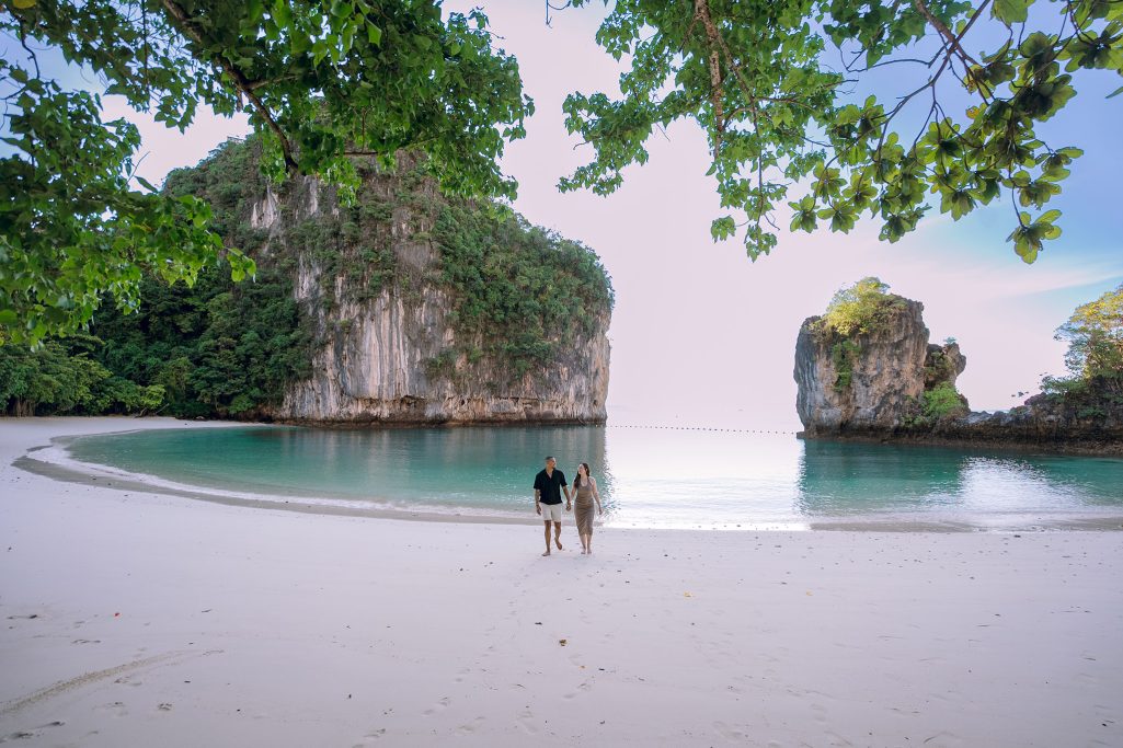 Hong Island, Krabi photographer, Krabi photography, Krabi Longtail boat, Krabi Longtail boat photographer, Krabi Long tail boat photography, Krabi longtail boat, Krabi Longtail boat photographer, Krabi Thailand, island trip, Krabi boat experience, Boat experience trip in Krabi, Krabi boat experience photography, Krabi Thailand, Honeymoon, Surprise proposal