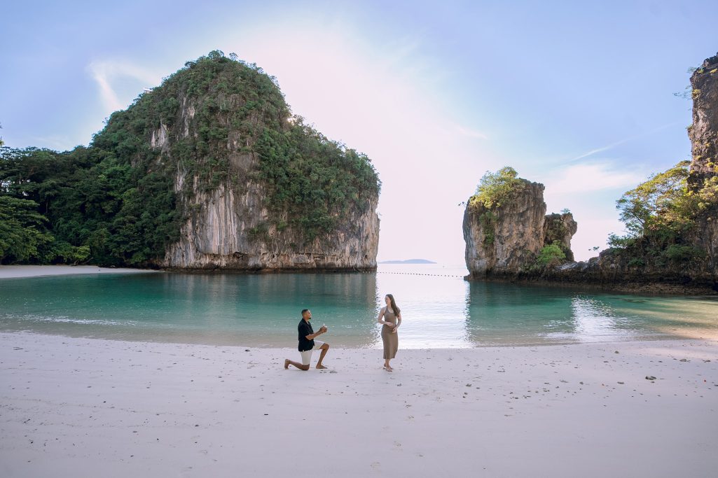 Hong Island, Krabi photographer, Krabi photography, Krabi Longtail boat, Krabi Longtail boat photographer, Krabi Long tail boat photography, Krabi longtail boat, Krabi Longtail boat photographer, Krabi Thailand, island trip, Krabi boat experience, Boat experience trip in Krabi, Krabi boat experience photography, Krabi Thailand, Honeymoon, Surprise proposal