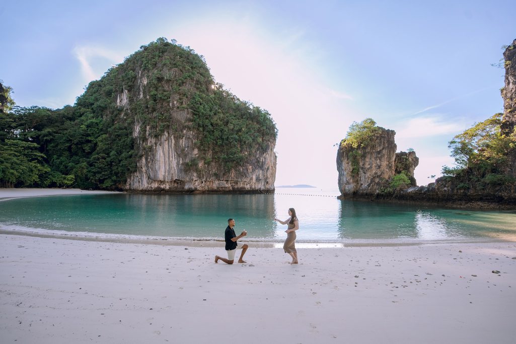 Hong Island, Krabi photographer, Krabi photography, Krabi Longtail boat, Krabi Longtail boat photographer, Krabi Long tail boat photography, Krabi longtail boat, Krabi Longtail boat photographer, Krabi Thailand, island trip, Krabi boat experience, Boat experience trip in Krabi, Krabi boat experience photography, Krabi Thailand, Honeymoon, Surprise proposal