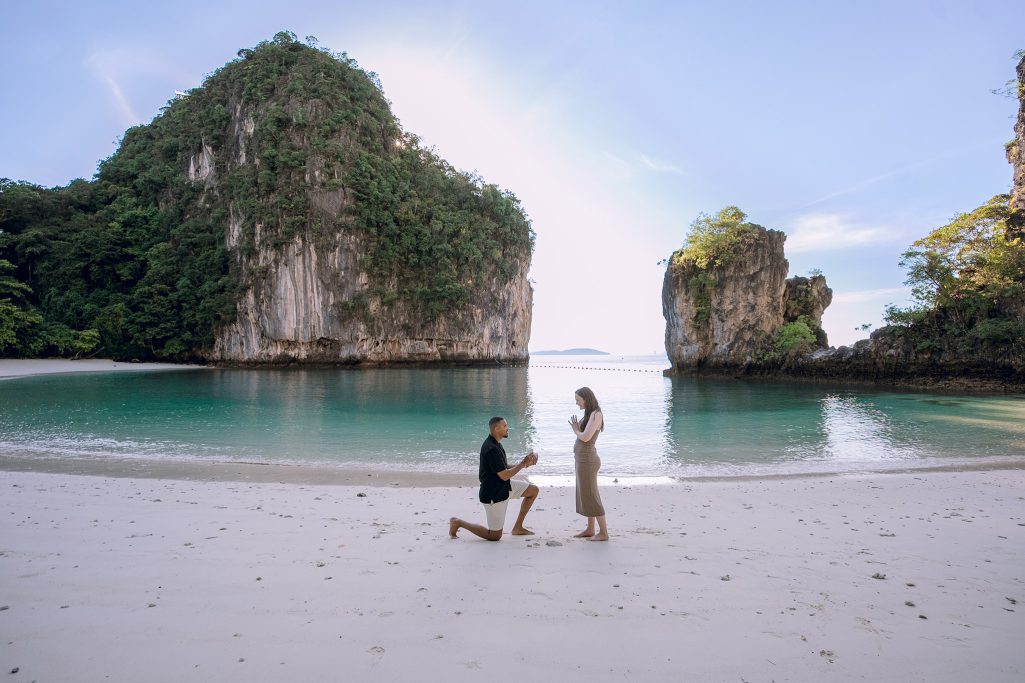 Hong Island, Krabi photographer, Krabi photography, Krabi Longtail boat, Krabi Longtail boat photographer, Krabi Long tail boat photography, Krabi longtail boat, Krabi Longtail boat photographer, Krabi Thailand, island trip, Krabi boat experience, Boat experience trip in Krabi, Krabi boat experience photography, Krabi Thailand, Honeymoon, Surprise proposal