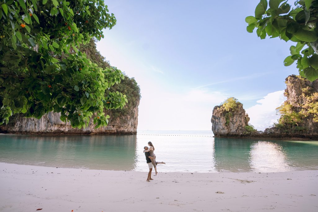 Hong Island, Krabi photographer, Krabi photography, Krabi Longtail boat, Krabi Longtail boat photographer, Krabi Long tail boat photography, Krabi longtail boat, Krabi Longtail boat photographer, Krabi Thailand, island trip, Krabi boat experience, Boat experience trip in Krabi, Krabi boat experience photography, Krabi Thailand, Honeymoon, Surprise proposal