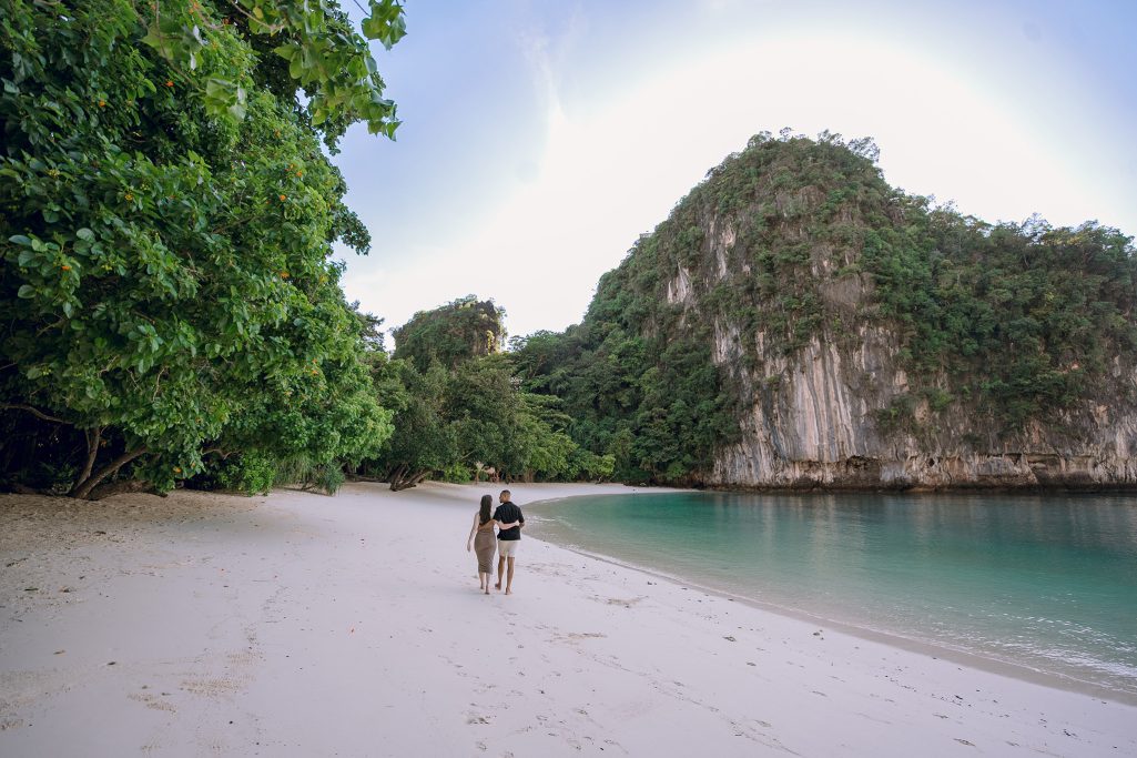 Hong Island, Krabi photographer, Krabi photography, Krabi Longtail boat, Krabi Longtail boat photographer, Krabi Long tail boat photography, Krabi longtail boat, Krabi Longtail boat photographer, Krabi Thailand, island trip, Krabi boat experience, Boat experience trip in Krabi, Krabi boat experience photography, Krabi Thailand, Honeymoon, Surprise proposal