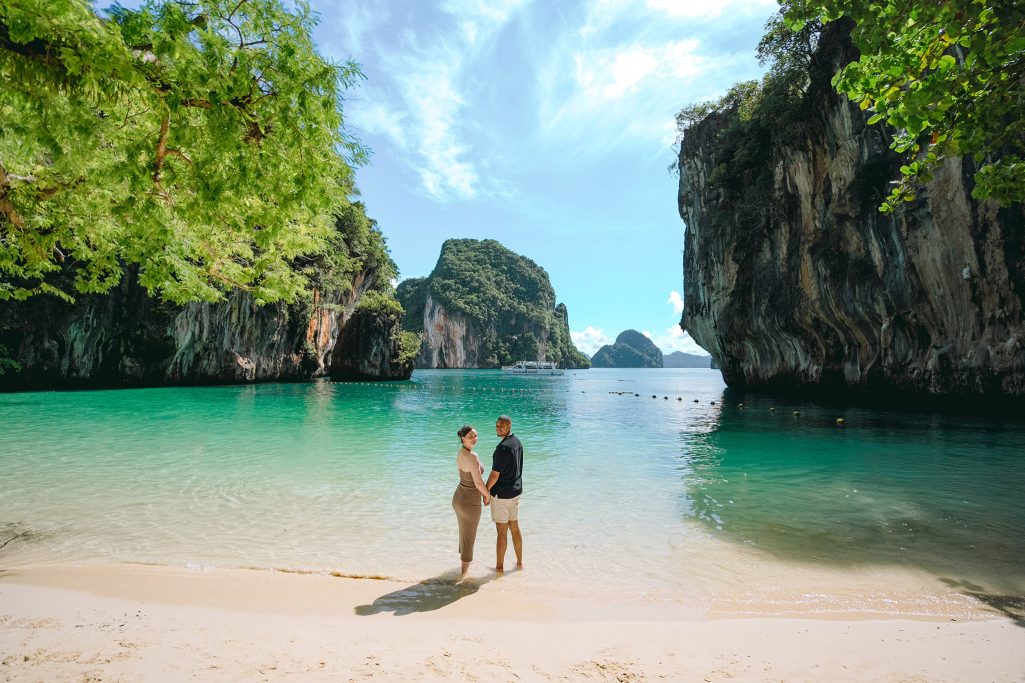 Hong Island, Krabi photographer, Krabi photography, Krabi Longtail boat, Krabi Longtail boat photographer, Krabi Long tail boat photography, Krabi longtail boat, Krabi Longtail boat photographer, Krabi Thailand, island trip, Krabi boat experience, Boat experience trip in Krabi, Krabi boat experience photography, Krabi Thailand, Honeymoon, Surprise proposal