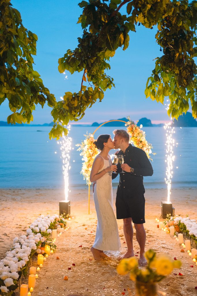 Krabi surprise proposal decoration planner, Krabi Wedding Planner, Krabi wedding, Krabi Wedding Planner, Krabi wedding organizer , Surprise proposal, Krabi surprise proposal photography, proposal decoration, surprise proposal photographer in Krabi